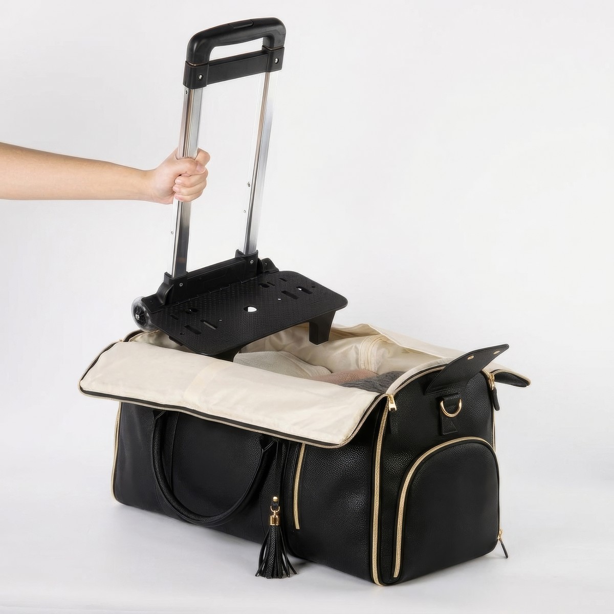 The Luhxe bag packed with neatly folded clothes and a separate shoe compartment
